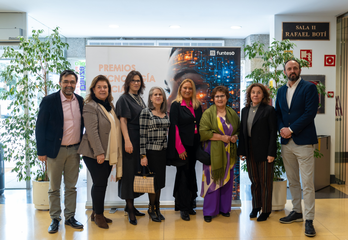 Mary Luz Gaspar con el equipo de FUNTESO y el Gobierno de Torrelodones